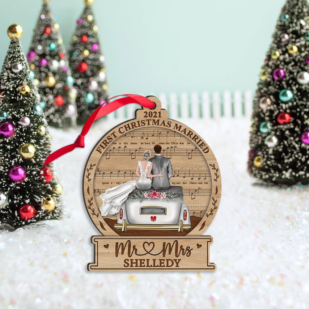 First Christmas Married Mr & Mrs Wood Ornament, Christmas Gift, Wedding Gift, Last Name, Date & Character Can Be Changed DO99, Made By Wood And One Side Print
