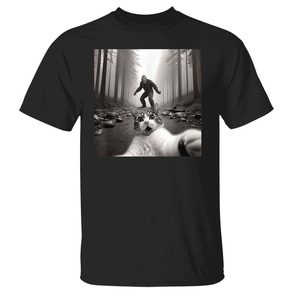 Funny Surprised Scared Cat Selfie With Sasquatsch Bigfoot Shirts