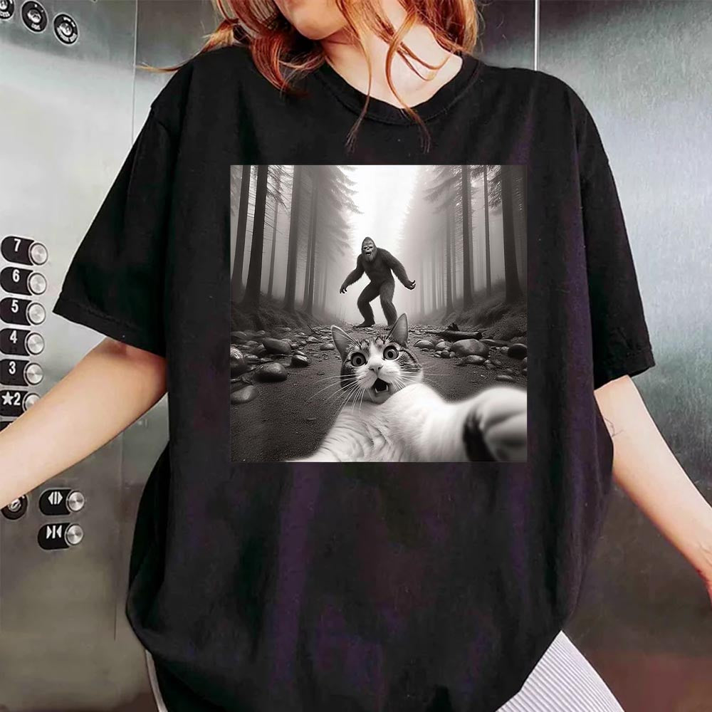 Funny Surprised Scared Cat Selfie With Sasquatsch Bigfoot Shirts