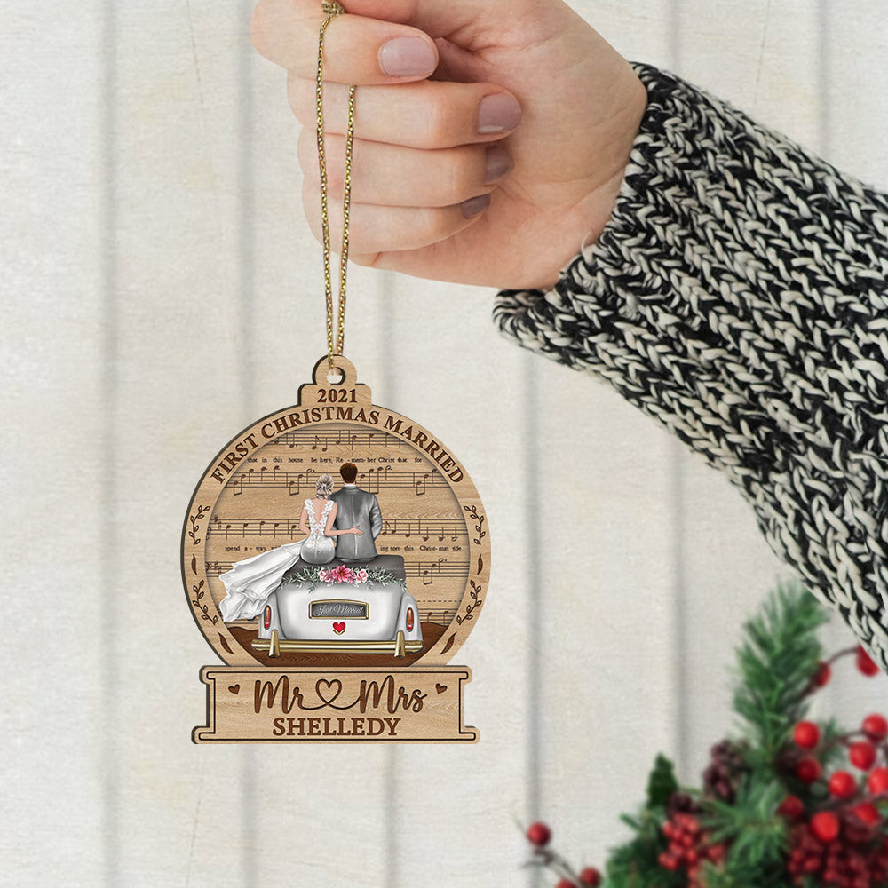 First Christmas Married Mr & Mrs Wood Ornament, Christmas Gift, Wedding Gift, Last Name, Date & Character Can Be Changed DO99, Made By Wood And One Side Print