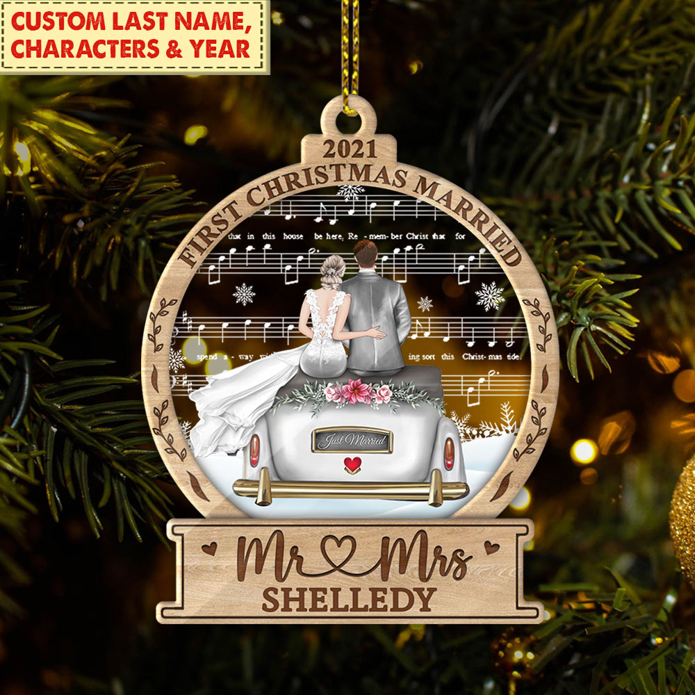 First Christmas Married Mr & Mrs Acrylic Ornament, Christmas Gift, Wedding Gift, Last Name, Date & Character Can Be Changed DO99, Made By Acrylic And One Side Print