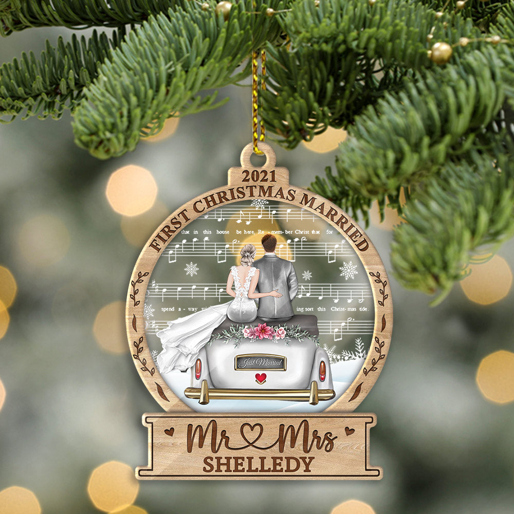 First Christmas Married Mr & Mrs Acrylic Ornament, Christmas Gift, Wedding Gift, Last Name, Date & Character Can Be Changed DO99, Made By Acrylic And One Side Print