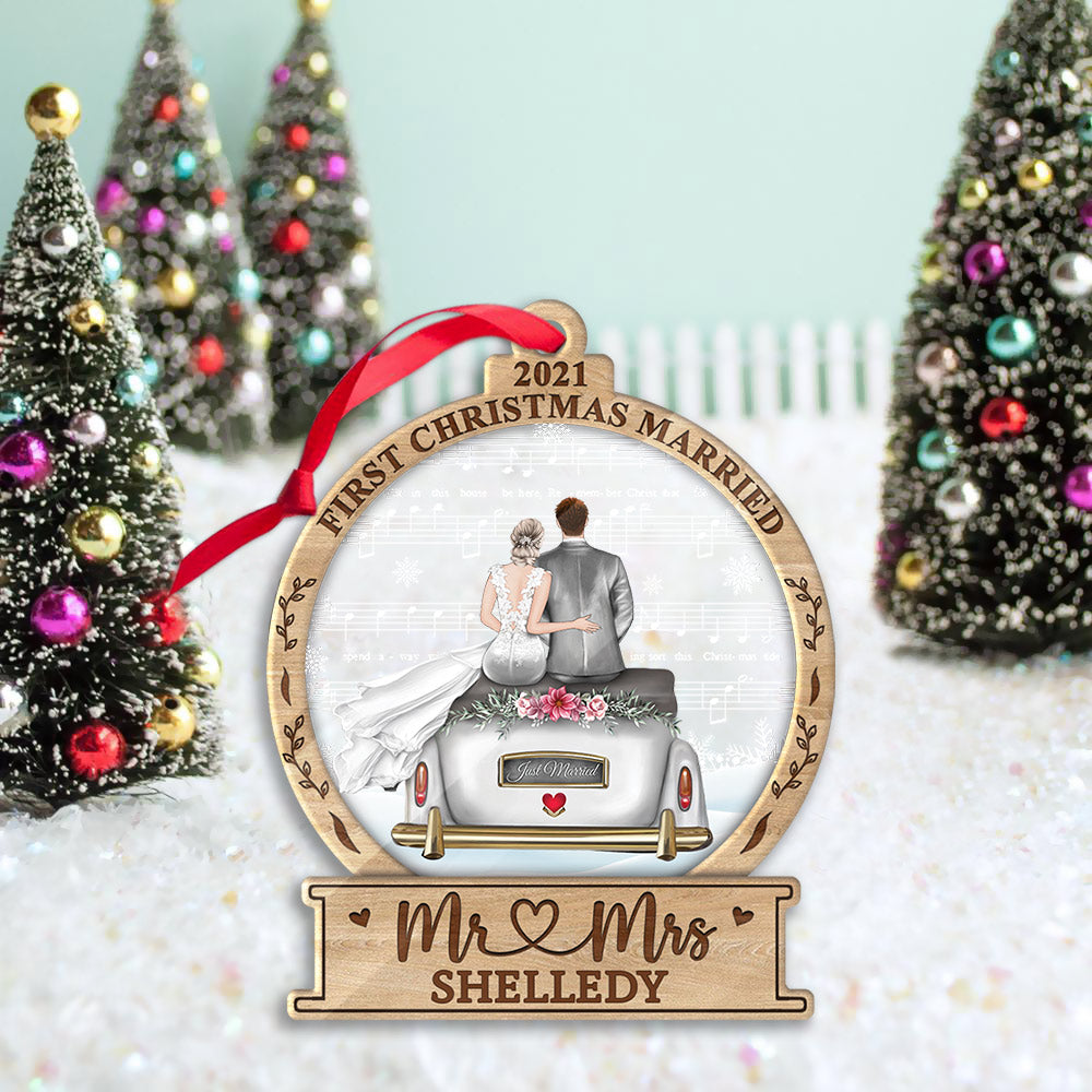 First Christmas Married Mr & Mrs Acrylic Ornament, Christmas Gift, Wedding Gift, Last Name, Date & Character Can Be Changed DO99, Made By Acrylic And One Side Print